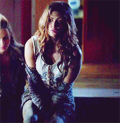 1x04-Girl-in-New-Orleans-I-ve-got-you-love-the-originals-tv-show-35902551-245-252.gif
