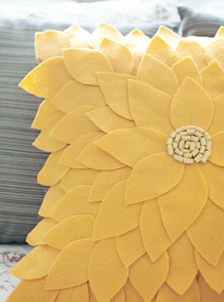 Felt-Sunflower-Pillow-11-444x600 ..