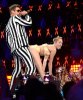 miley_cryus_grinding_robin_thicke_mtv_vmas_2013_performance_191le0f-191le0m.jpg