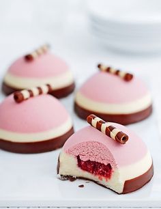 8b13ac6348a75980d90d678be3a85e88--neapolitan-cake-white-chocolate-mousse.jpg