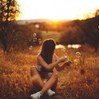 blonde-girl-bubbles-mood-hd-wallpaper.jpg