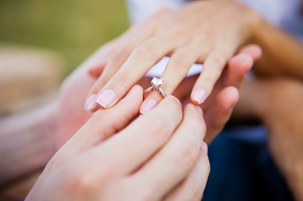 engagement-ring-finger-left-or-right.jpg