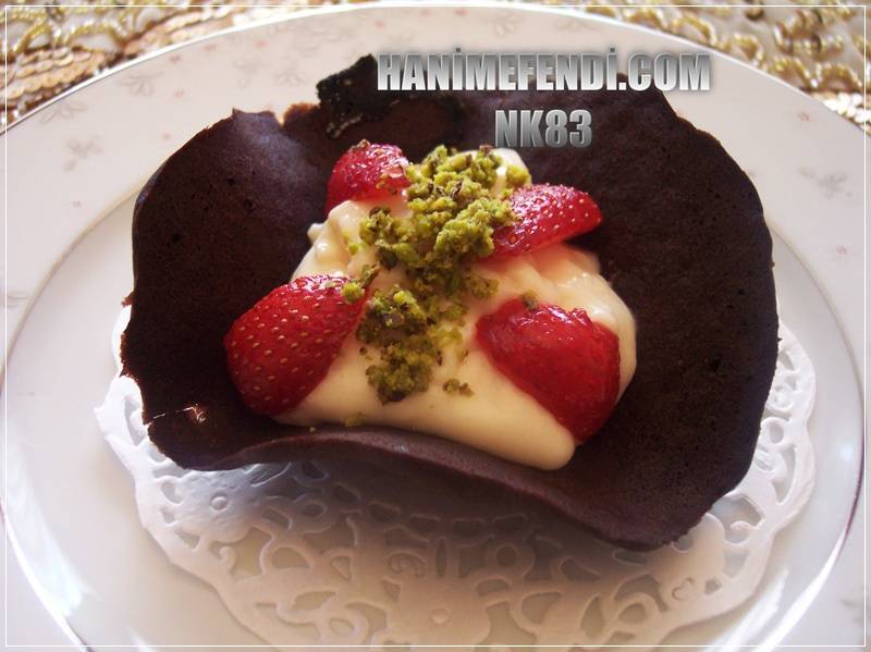 Kek Kasesinde Meyveli Krema.jpg