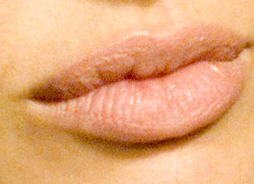 285.jolie.angelina.lips.lc.021909.jpg