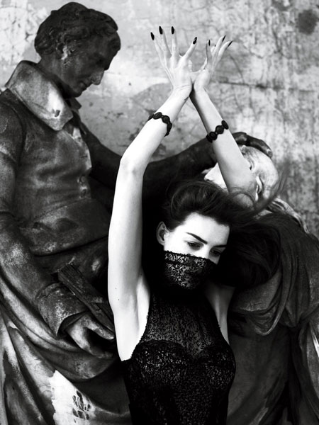 gotik-guzel-anne-hathaway-1565265.Jpeg