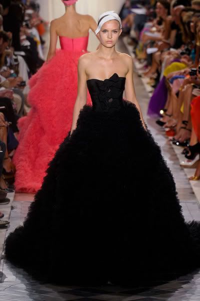 GiambattistaValliFall20115iUcfcN1xjCl.jpg