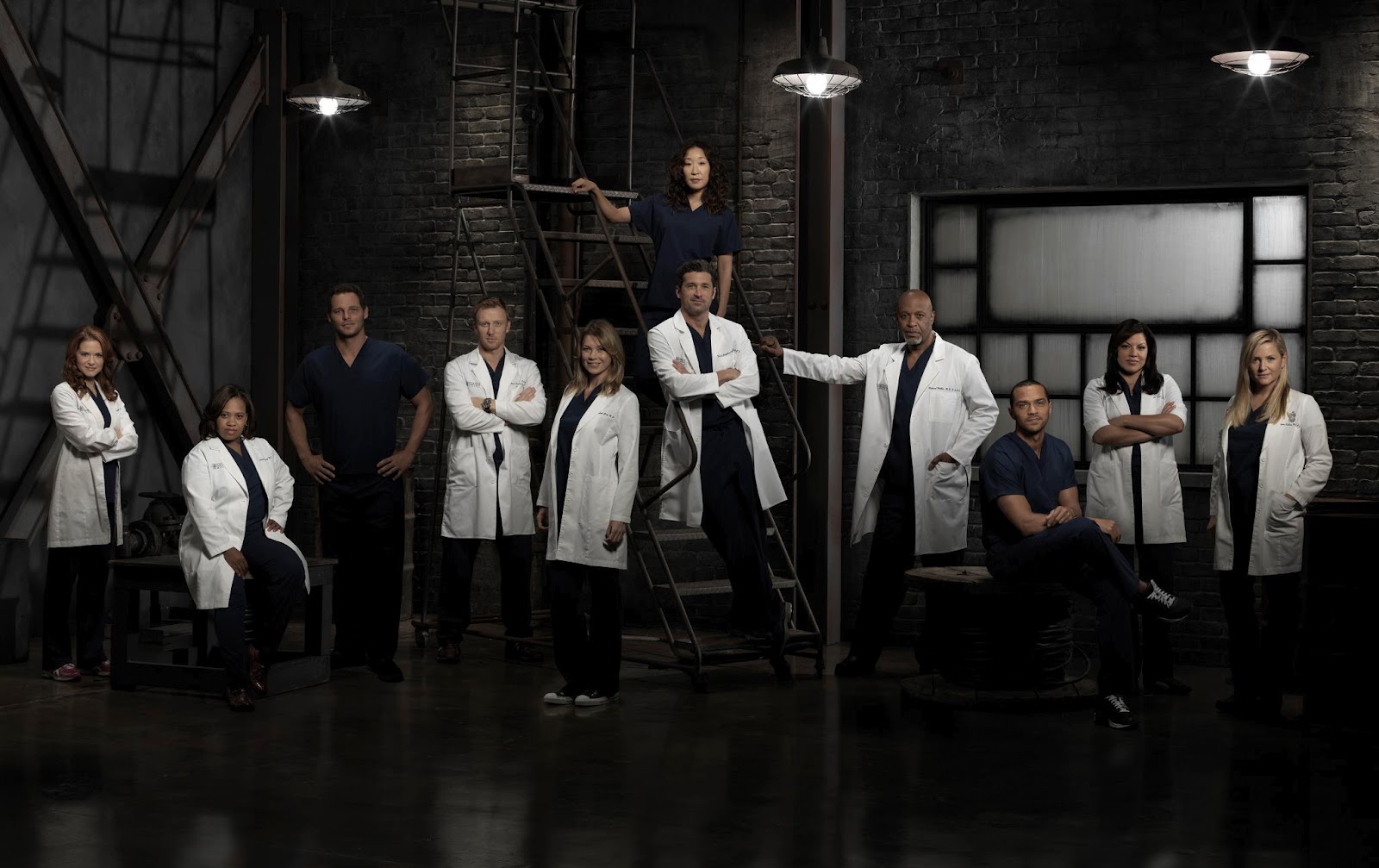 Grey-s-cast-s9-greys-anatomy-35090194-1600-1007.jpg