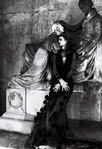 gotik-guzel-anne-hathaway-1565273.Jpeg