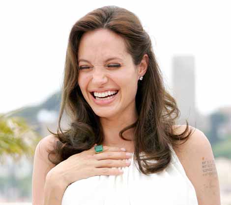 angelina-jolie-pregnant-5-16-08.jpg