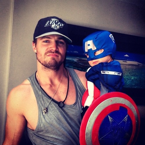 Stephen-stephen-amell-35580017-500-500.jpg