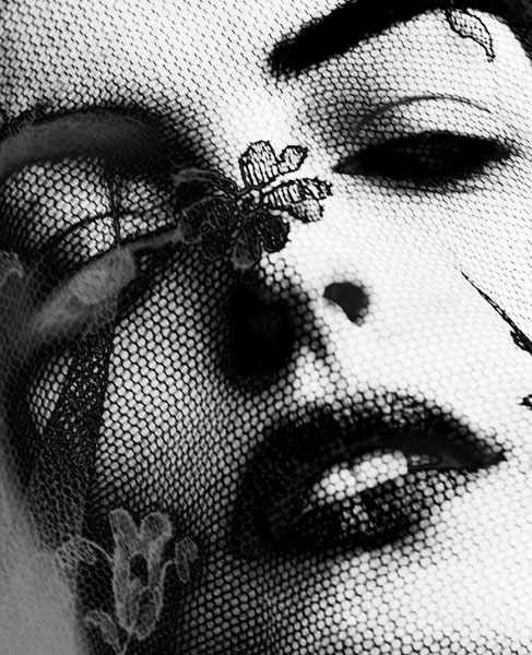 gotik-guzel-anne-hathaway-1565263.Jpeg
