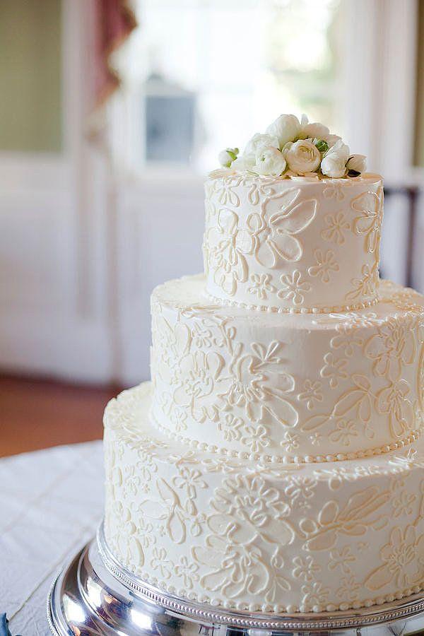 25-classic-wedding-cakes-that-stand-the-test-of-time.jpg