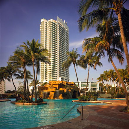 miami-beach-fountainbleu-hotel.jpg