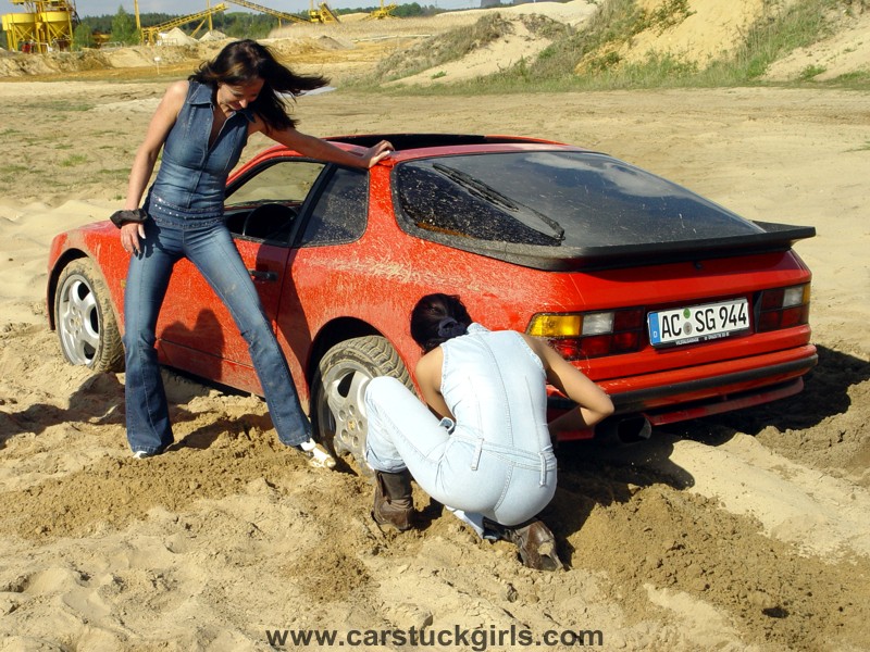 Porsche-Girls-Spinning-Wheels_015.jpg