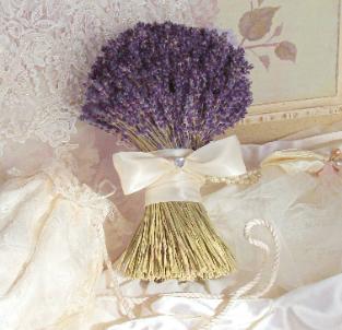 lavender_stalk_bride_bouquet.jpg
