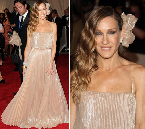 sarah-jessica-parker-halston-dress-met-gala-2010.jpg