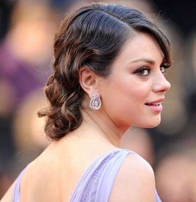 mila-kunis-oscars-red-carpet-2011.jpg