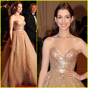 anne-hathaway-met-ball-2010.jpg