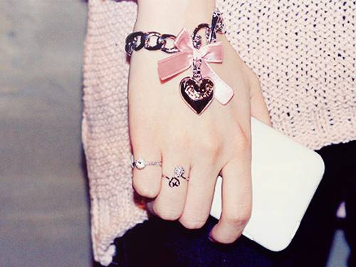 a-girl-accessories-10.jpg