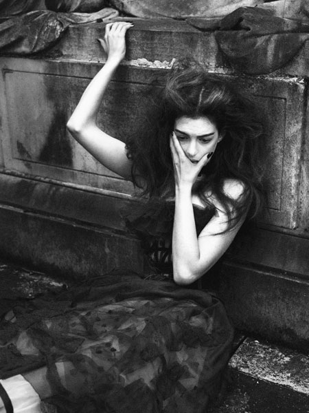 gotik-guzel-anne-hathaway-1565259.Jpeg