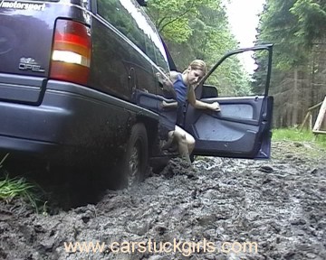 carstuckgirls_vid004_028.jpg