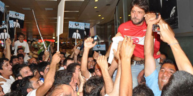 nihat-omuzlarda_640.jpg