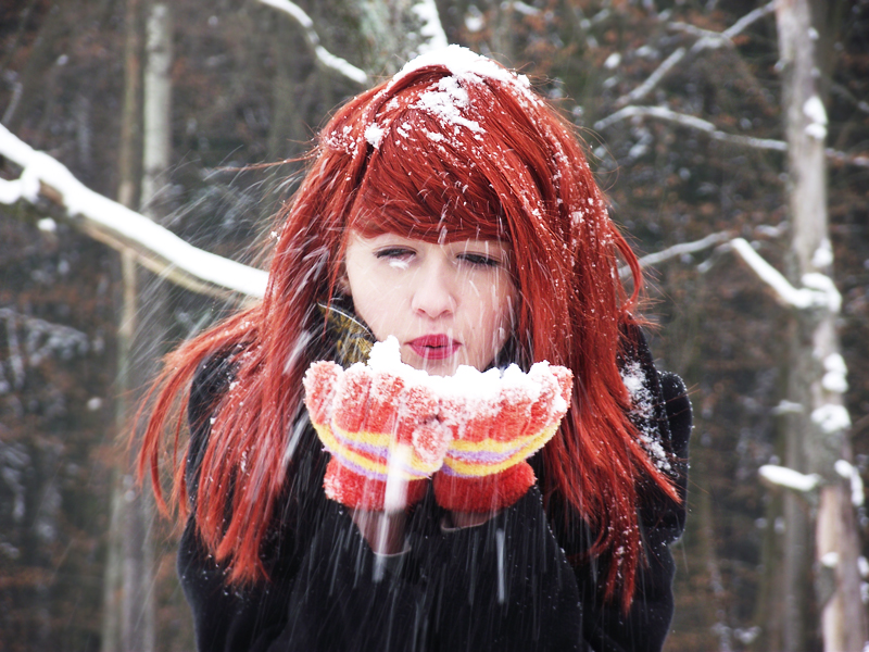 winter_girl_ii_by_luelka-d38jh53.jpg