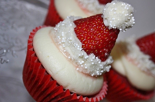 Strawberry-Santa-Hat-Christmas-Cupcakes+%25283%2529.jpg
