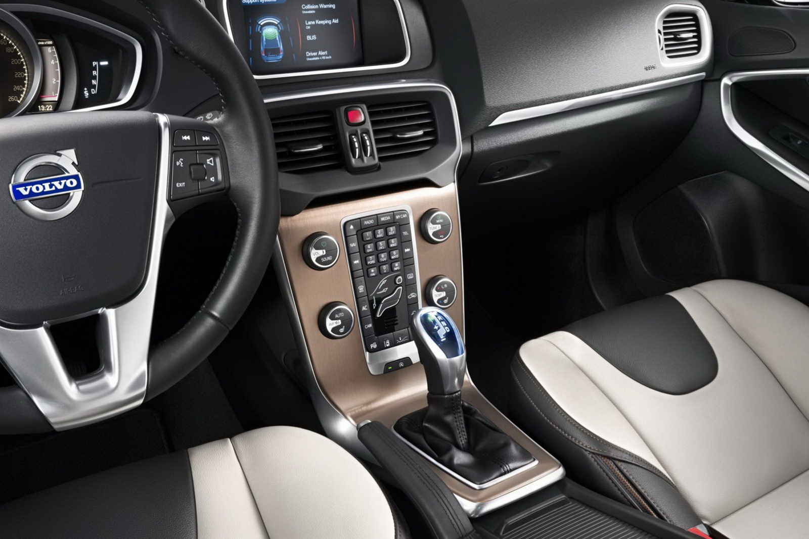 2013-Volvo-V40-Cross-Country-Interior-2.jpg