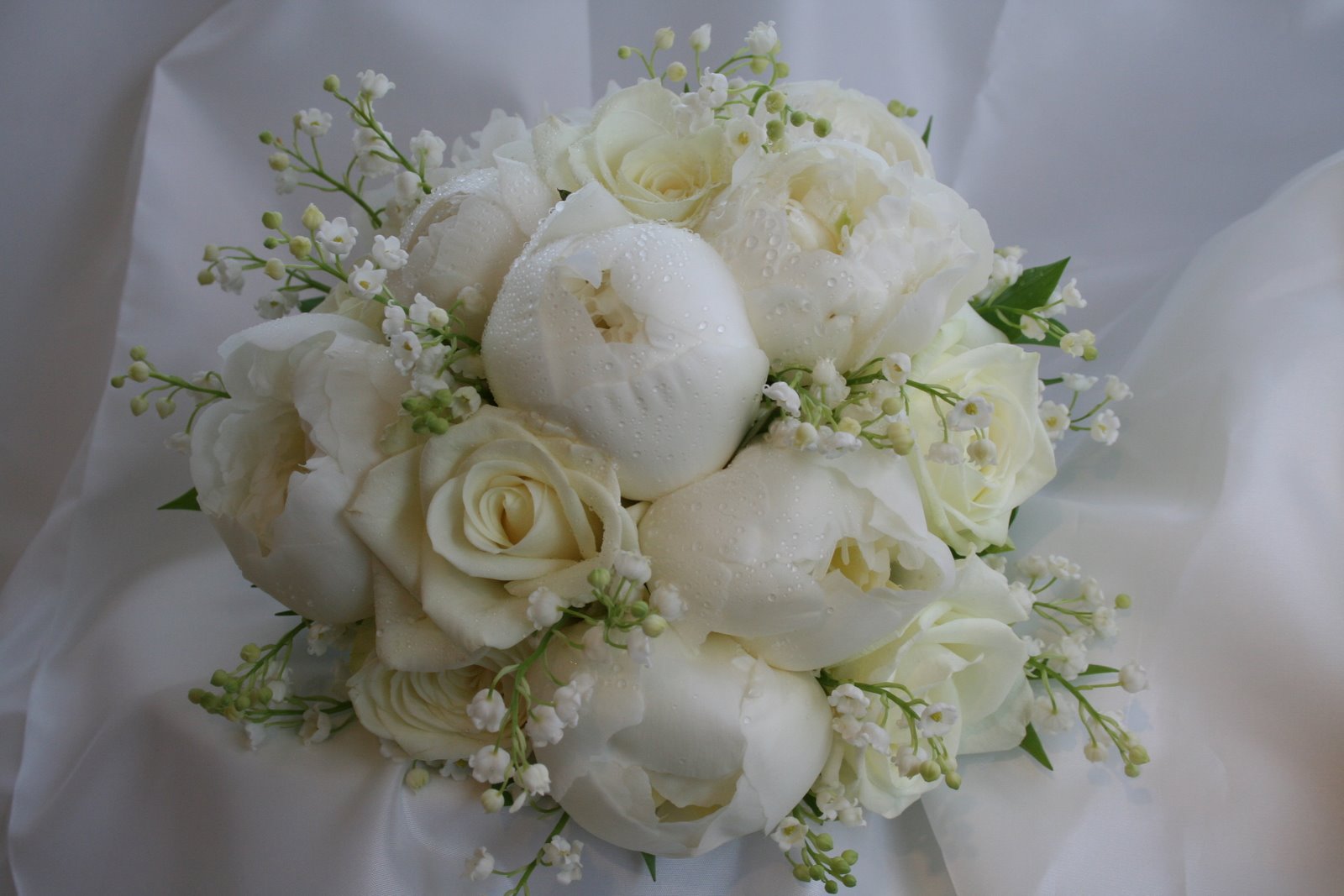 A+white+peony+%26+rose+wedding+bouquet.JPG