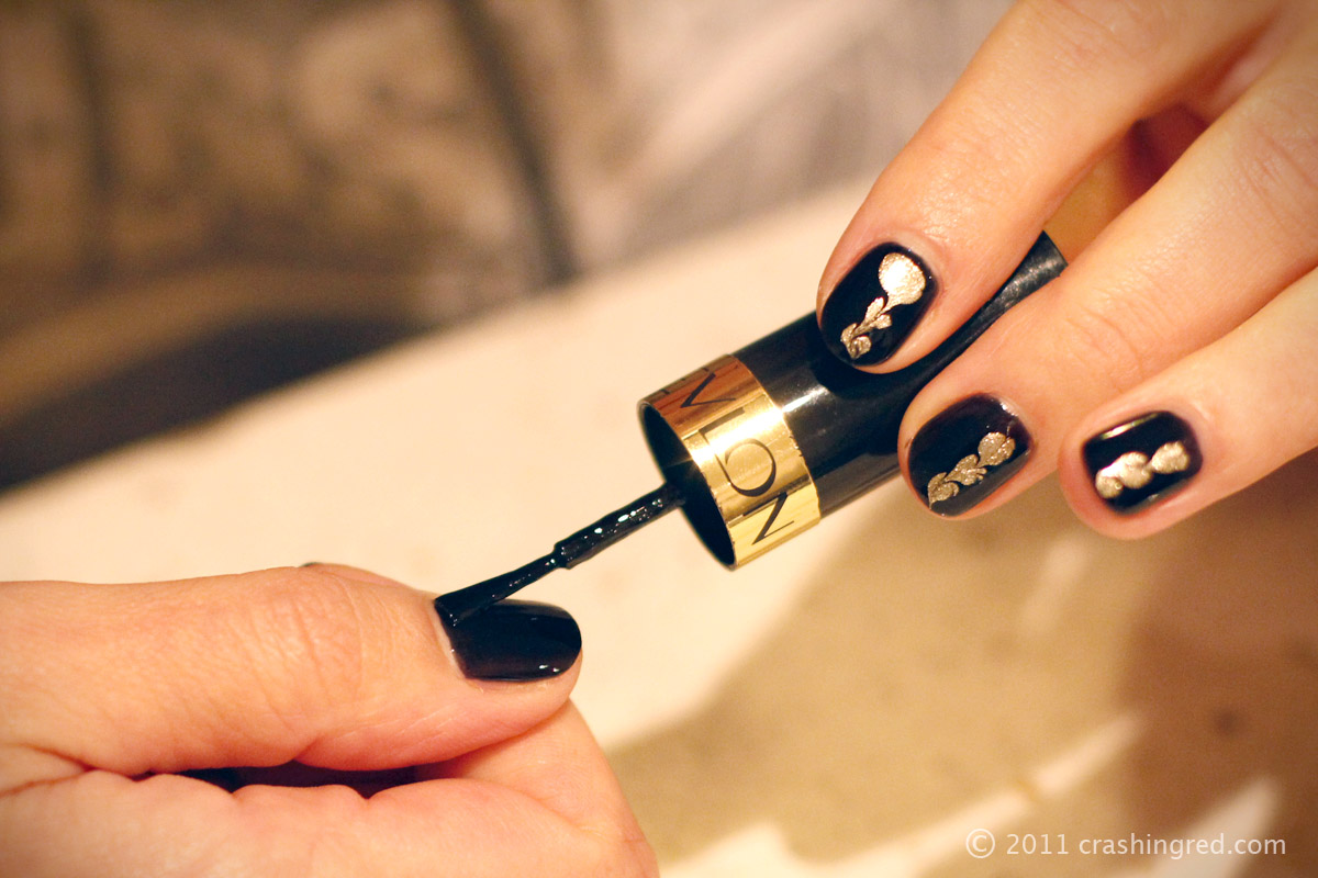 DIY-manicure-gold-and-black-party-nails-easy-beautiful-nails.jpg