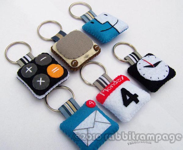 iphone_app_icon_styled_felt_keychain_1.jpg