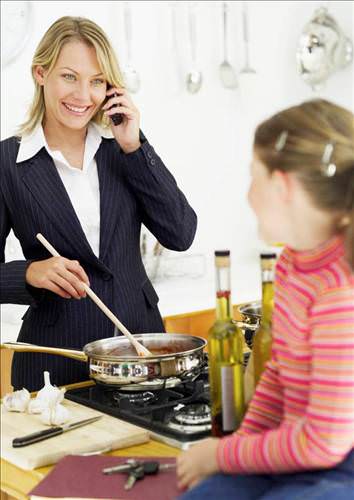 gettyworkingmomcookingwithcellphone_d.jpg