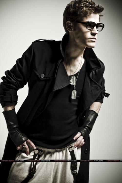 New-Paul-Wesley-Outtakes-the-vampire-diaries-15535018-500-750.jpg