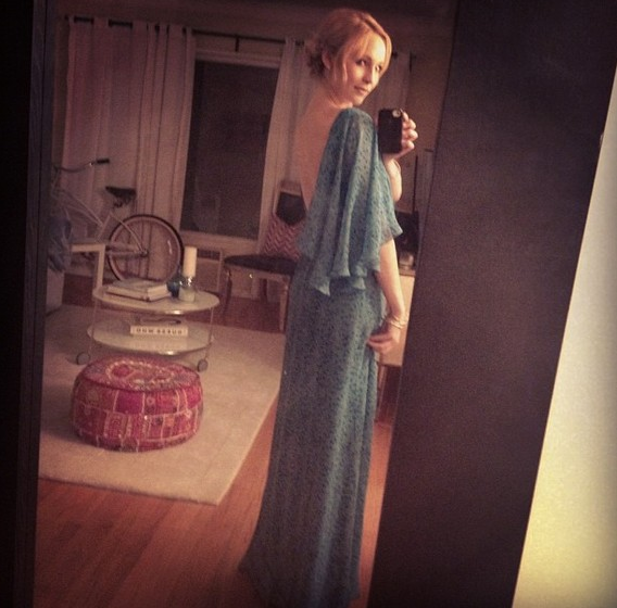 New-Twitter-pic-Candice-previews-her-Genart-Dinner-dress-candice-accola-33909709-568-560.png