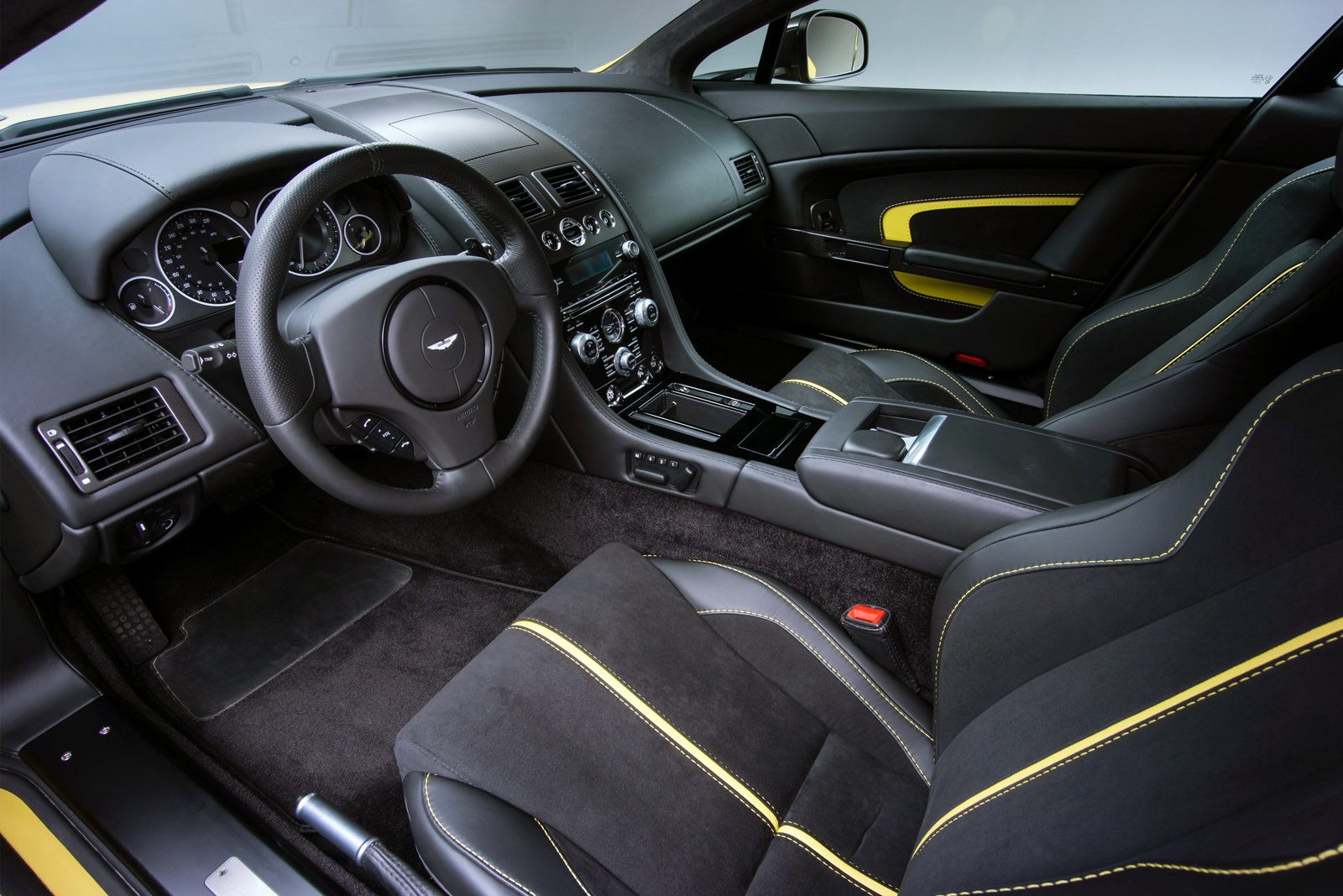 Yeni-2014-Aston-Martin-V12-Vantage-S-11.jpg