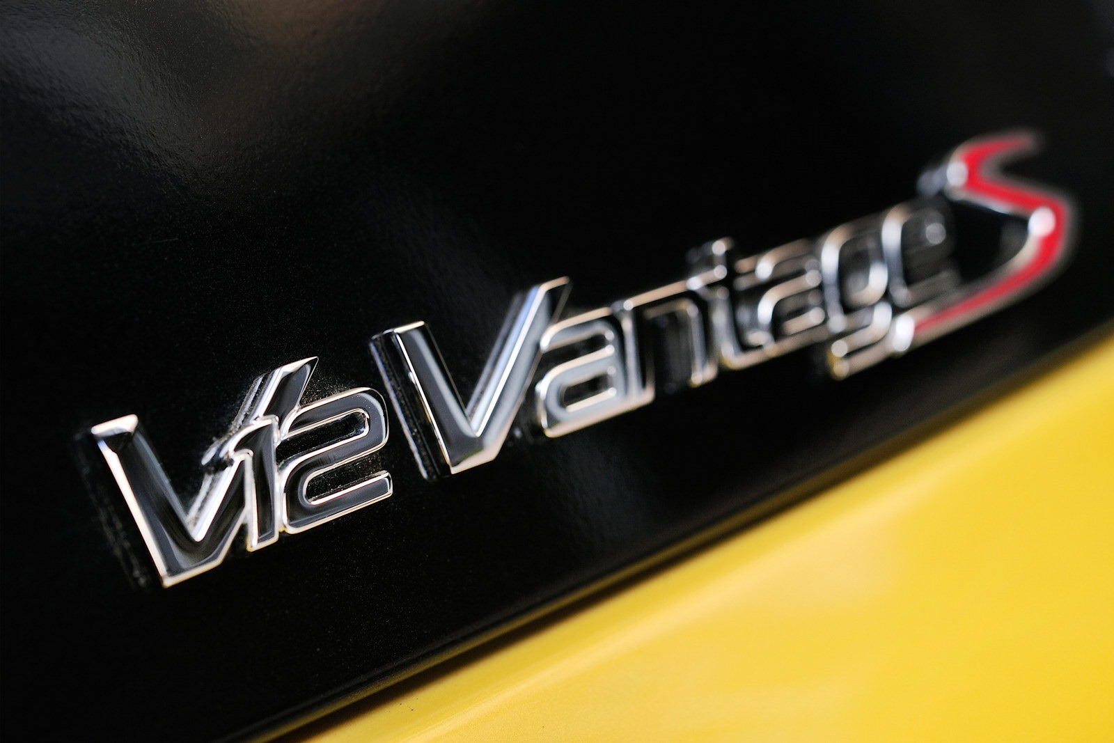 Yeni-2014-Aston-Martin-V12-Vantage-S-8.jpg