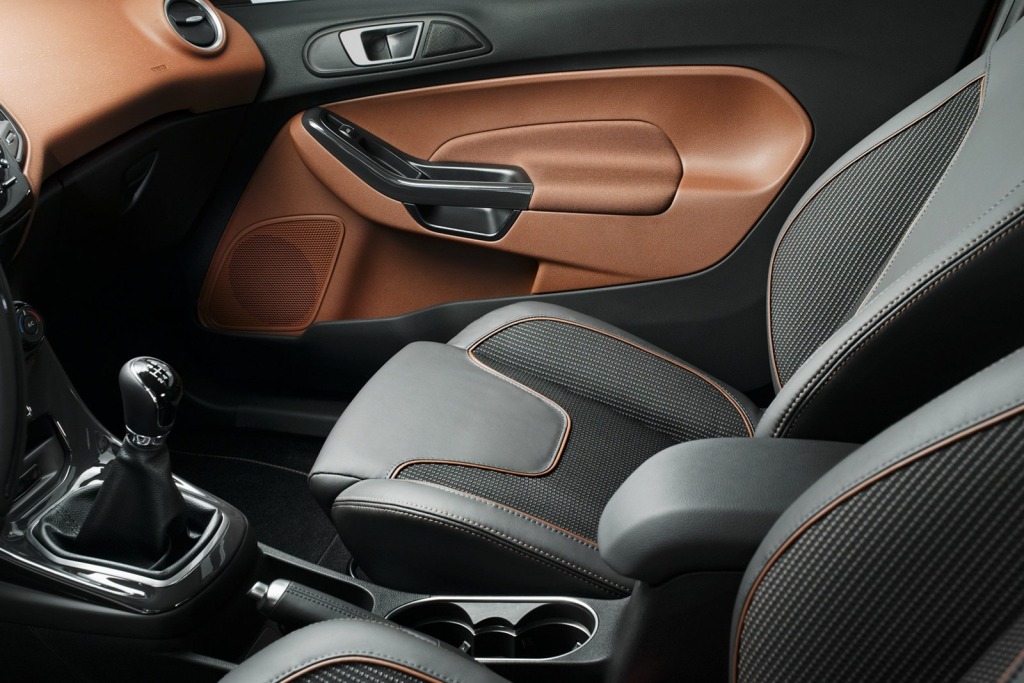 2013-Ford-Fiesta-Facelift-Interior-3.jpg