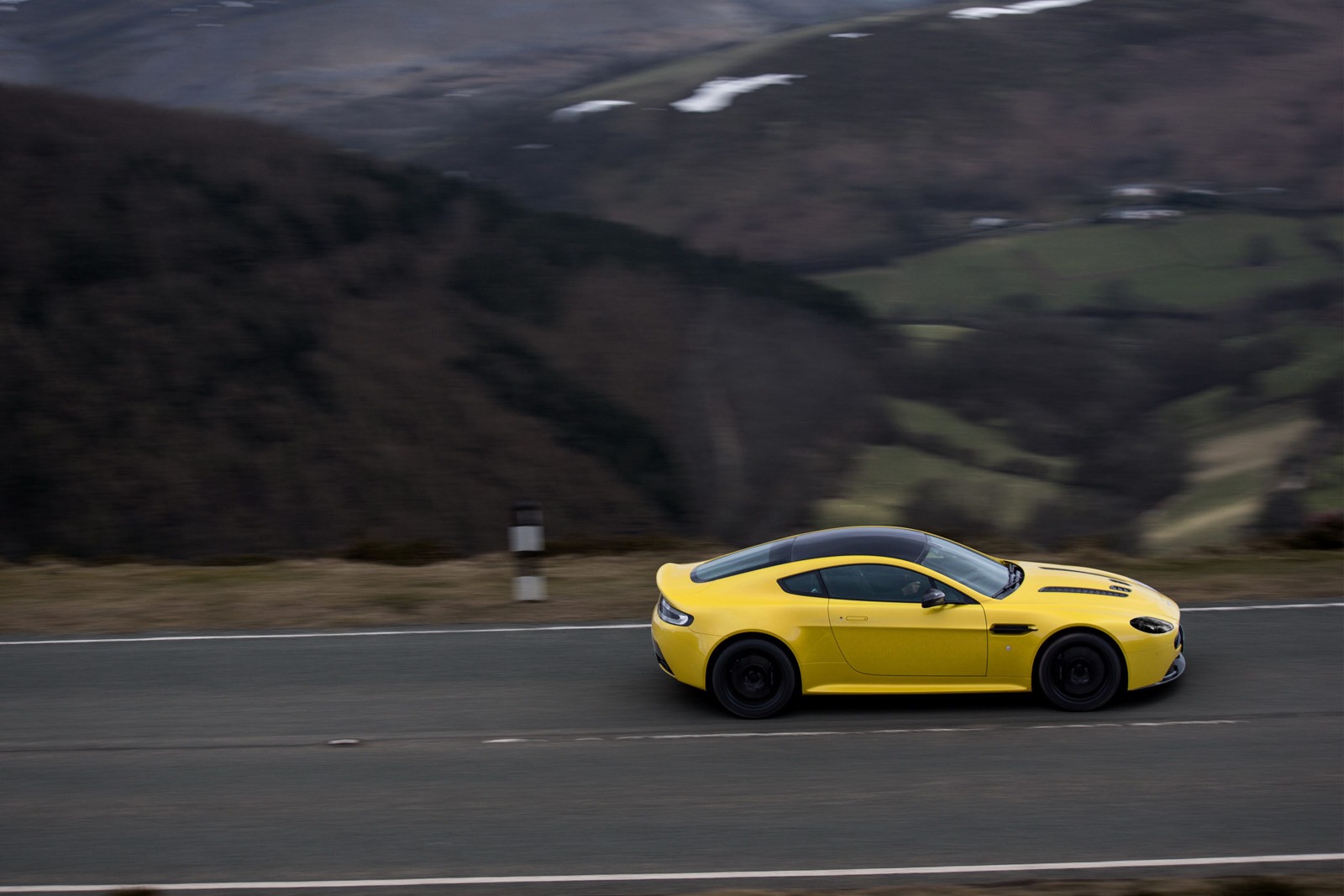 Yeni-2014-Aston-Martin-V12-Vantage-S-5.jpg