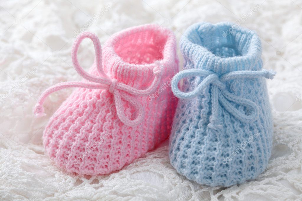 depositphotos_6981329-Blue-and-pink-baby-booties.jpg
