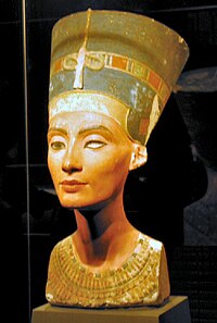 200px-Nefertiti_bust.JPG