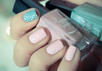 unique-wedding-nail-art-bridal-beauty-details-pastel-pink-aqua-white-polka-dots__teaser.jpg