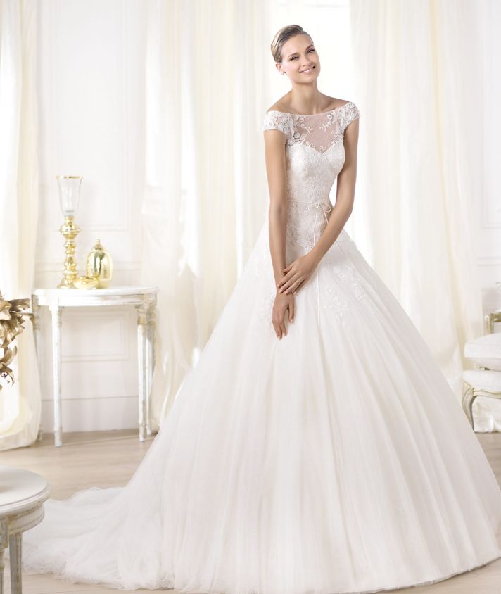 pronovias-wedding-dress-pre-2014-glamour-bridal-collection-leonela__full.jpg