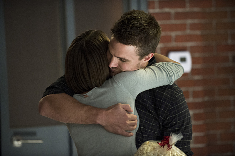 arrow_season-3_episode-5_the-secret-origin-of-felicity-smoak_still-17.jpg