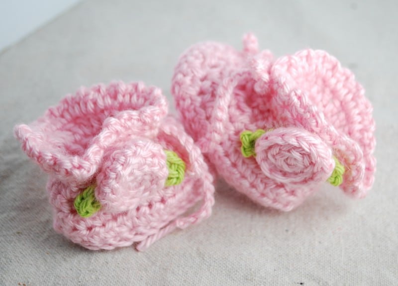 crochet-baby-booties-pink-004-800x575.jpg