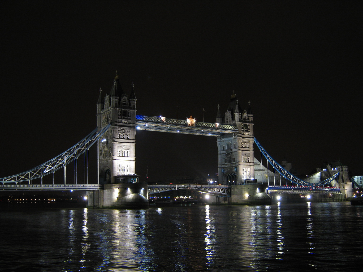 London_Towerbridge_bei_Nacht-03.JPG