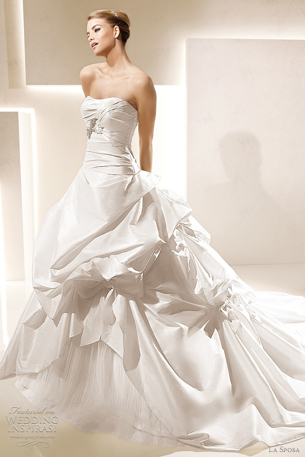 la-sposa-sarria-wedding-gowns-2012.jpg