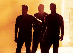 arrow-lone-gunmen-tommy-merlyn-colin-donnell-gif-1-oliver-queen.gif