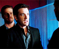 arrow-lone-gunmen-tommy-merlyn-colin-donnell-gif-2-oliver-queen-8.gif