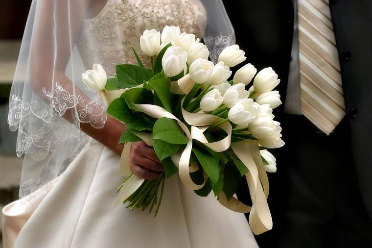white-tulip-bouquet.jpg